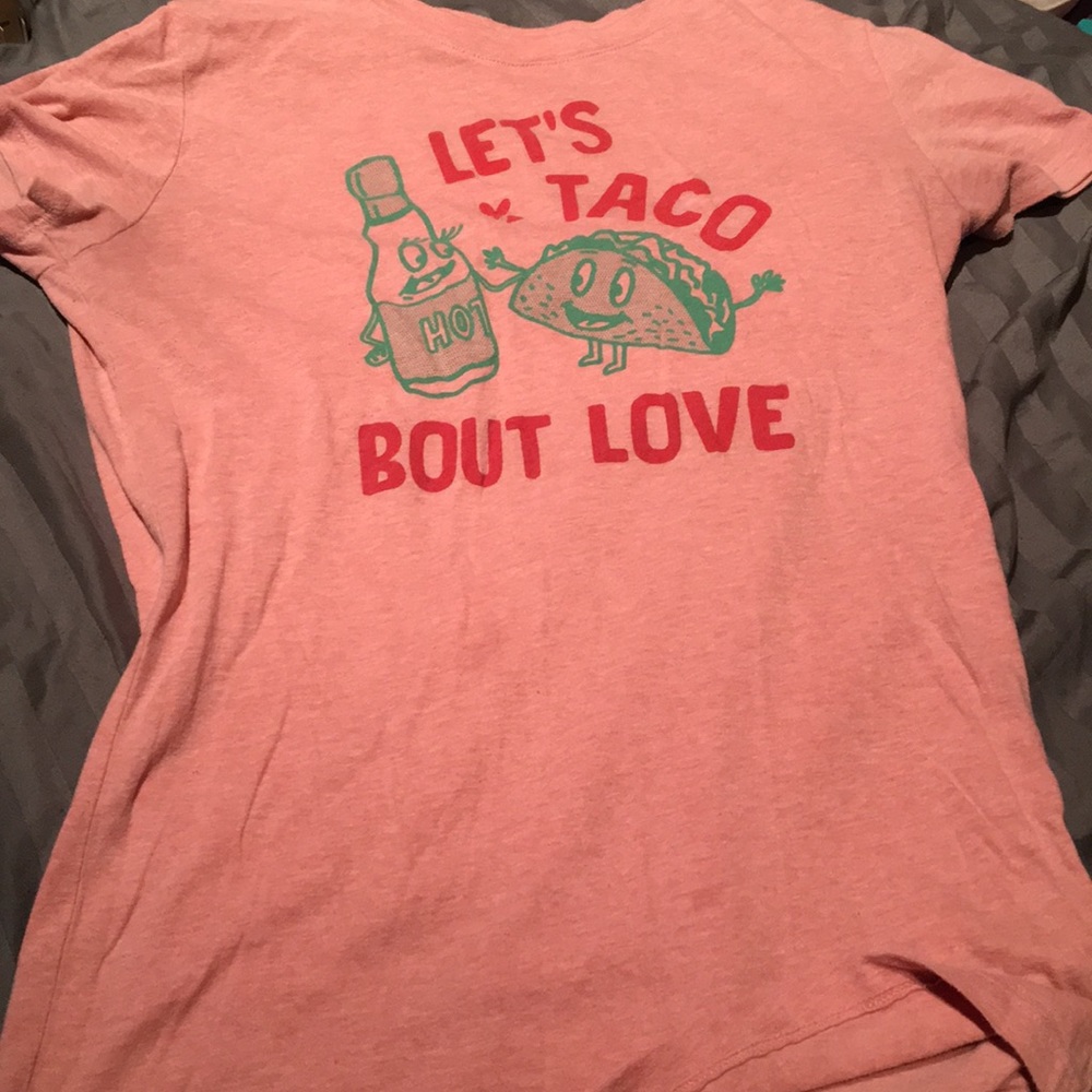 I am selling a les taco bout live shirt